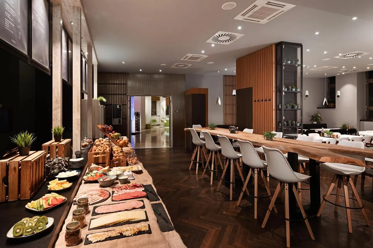 Hotel Indigo Berlin – Ku’damm, an IHG Hotel 4*,